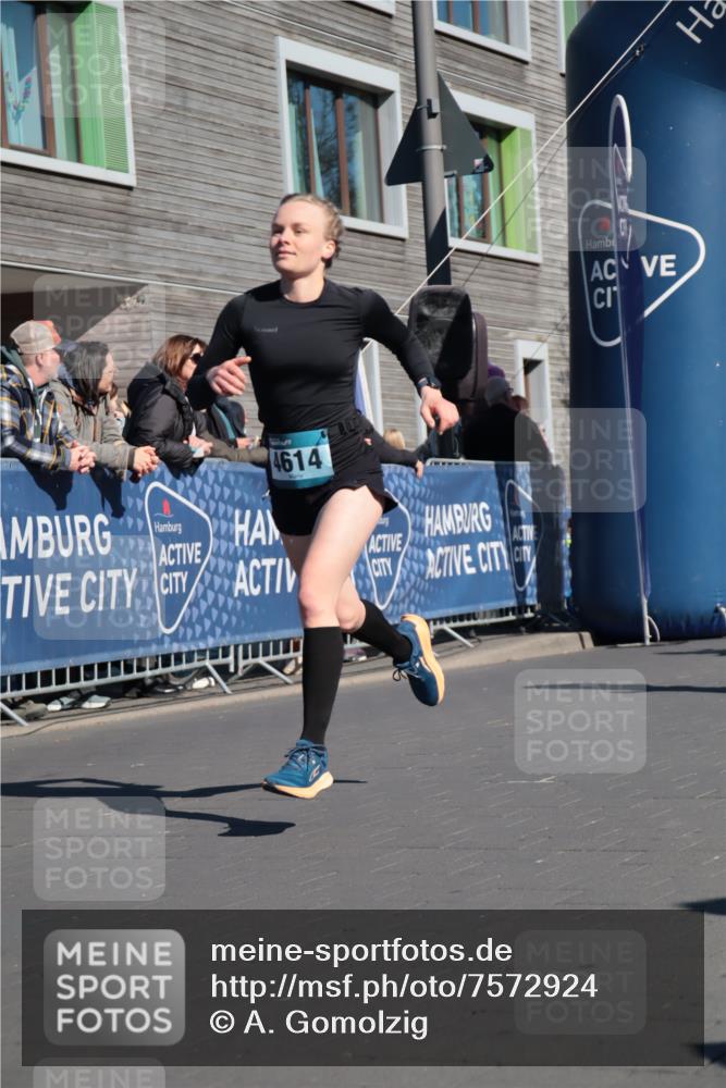 06.04.2025 - 44. Internationalen Wilhelmsburger Insellauf A. Gomolzig http://msf.ph/oto/7572924 06.04.2025 10:43:19 Ziel 3158, 3706, 3717, 3827, 4614 meine-sportfotos.de