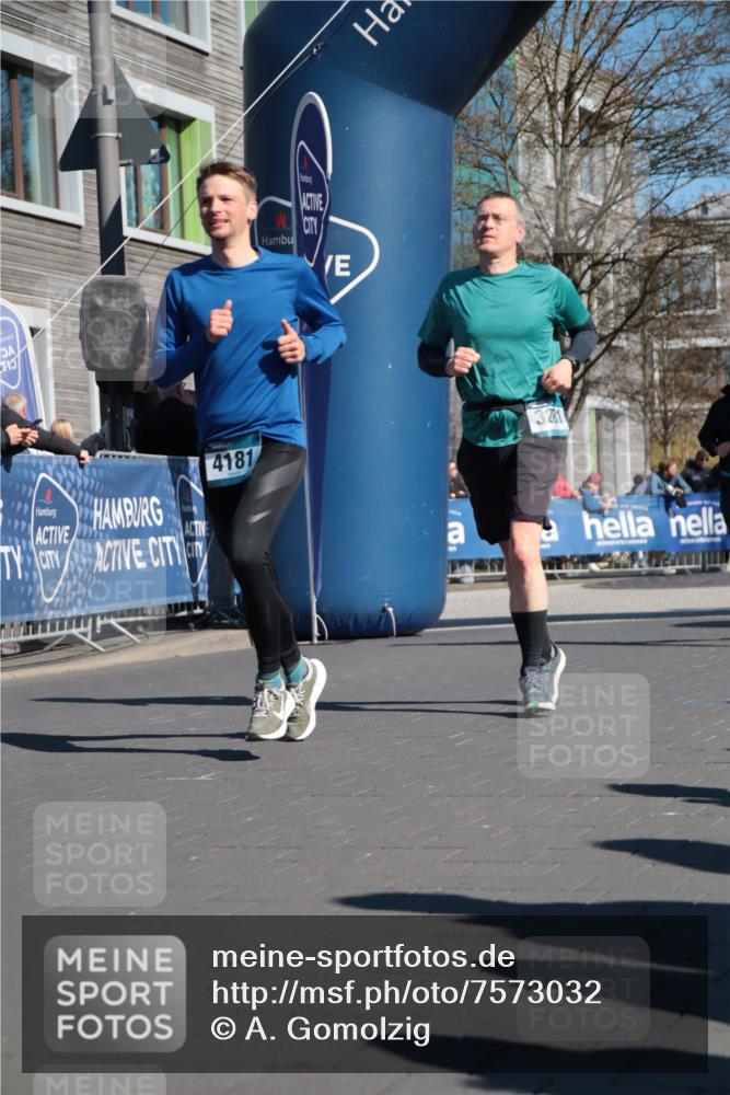 06.04.2025 - 44. Internationalen Wilhelmsburger Insellauf A. Gomolzig http://msf.ph/oto/7573032 06.04.2025 10:43:06 Ziel 3281, 3307, 3466, 3484, 3512, 3532, 3743, 3927, 4181, 4613 meine-sportfotos.de