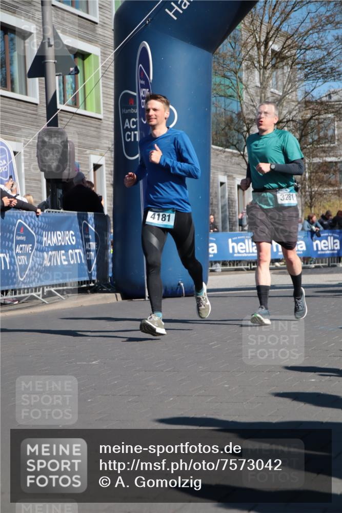 06.04.2025 - 44. Internationalen Wilhelmsburger Insellauf A. Gomolzig http://msf.ph/oto/7573042 06.04.2025 10:43:05 Ziel 3281, 3307, 3466, 3484, 3512, 3532, 3743, 3927, 4181, 4613 meine-sportfotos.de