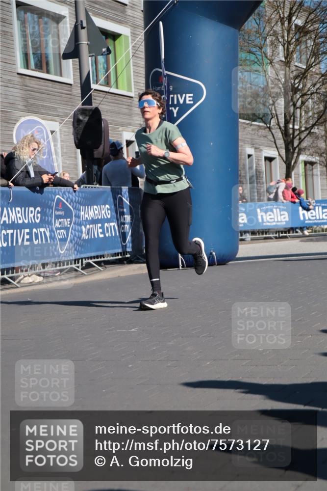 06.04.2025 - 44. Internationalen Wilhelmsburger Insellauf A. Gomolzig http://msf.ph/oto/7573127 06.04.2025 10:43:00 Ziel 3307, 3324, 3743, 3927, 4181, 4613 meine-sportfotos.de