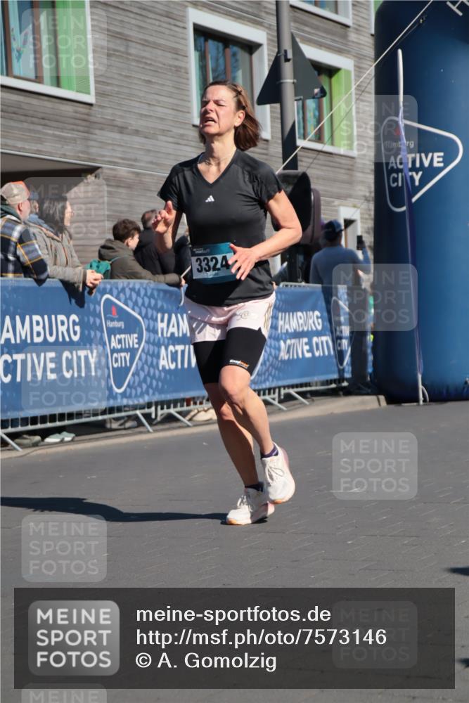 06.04.2025 - 44. Internationalen Wilhelmsburger Insellauf A. Gomolzig http://msf.ph/oto/7573146 06.04.2025 10:42:57 Ziel 3307, 3324, 4002, 4399, 4487 meine-sportfotos.de