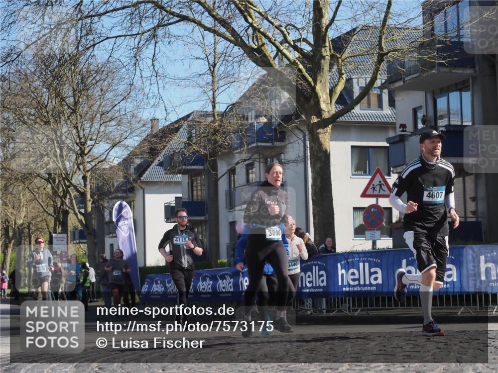 06.04.2025 - 44. Internationalen Wilhelmsburger Insellauf Luisa Fischer http://msf.ph/oto/7573175 06.04.2025 10:41:34 Ziel 4566, 4115, 3890, 3941, 3446, 4607 meine-sportfotos.de