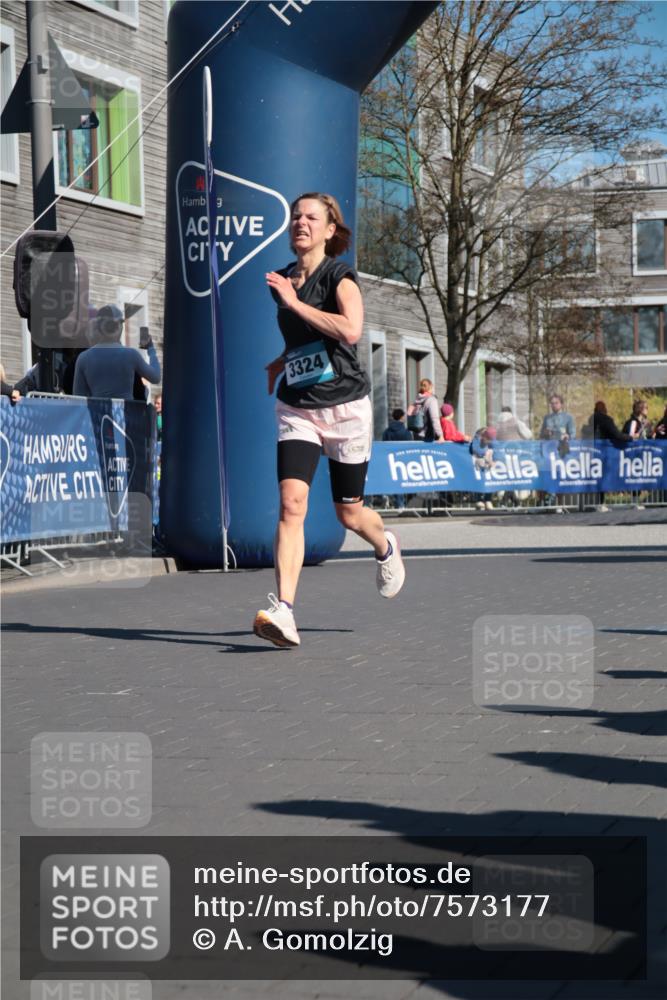 06.04.2025 - 44. Internationalen Wilhelmsburger Insellauf A. Gomolzig http://msf.ph/oto/7573177 06.04.2025 10:42:56 Ziel 3307, 3324, 4002, 4185, 4399, 4487 meine-sportfotos.de