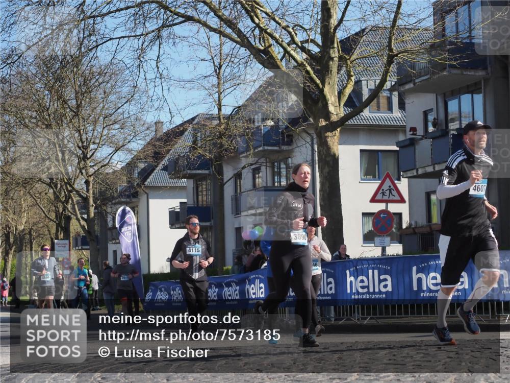 06.04.2025 - 44. Internationalen Wilhelmsburger Insellauf Luisa Fischer http://msf.ph/oto/7573185 06.04.2025 10:41:35 Ziel 4566, 33, 3941, 4115, 16, 3890, 46, 4607 meine-sportfotos.de