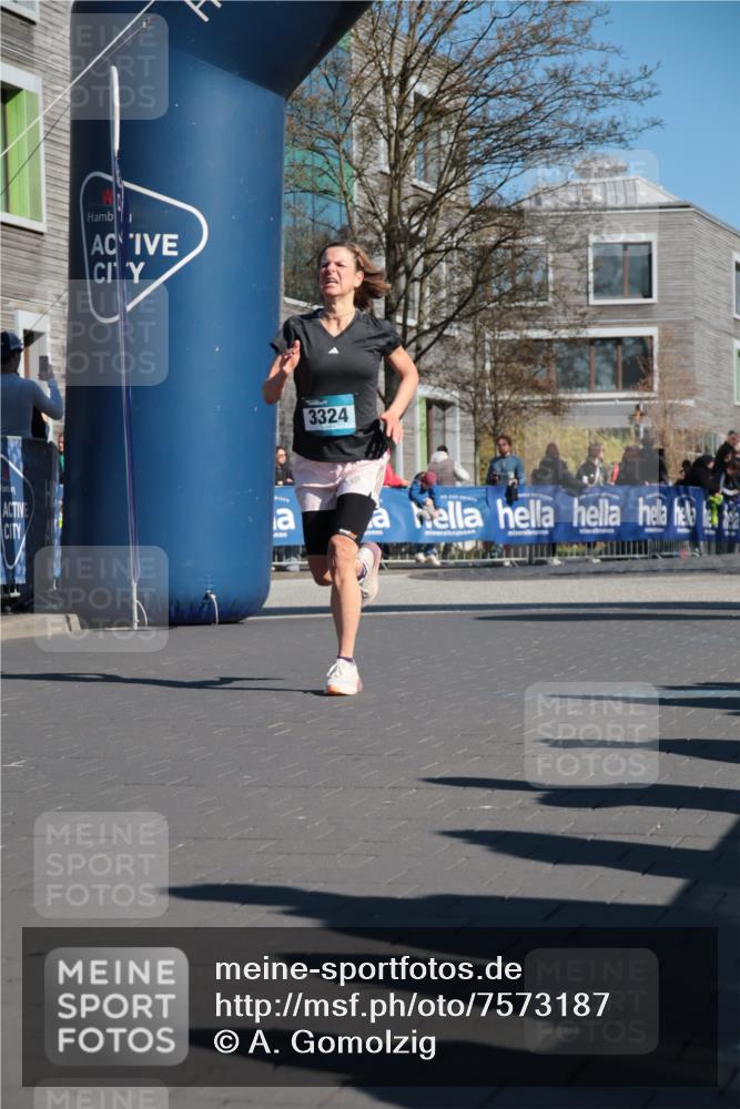 06.04.2025 - 44. Internationalen Wilhelmsburger Insellauf A. Gomolzig http://msf.ph/oto/7573187 06.04.2025 10:42:56 Ziel 3307, 3324, 4002, 4185, 4399, 4487 meine-sportfotos.de