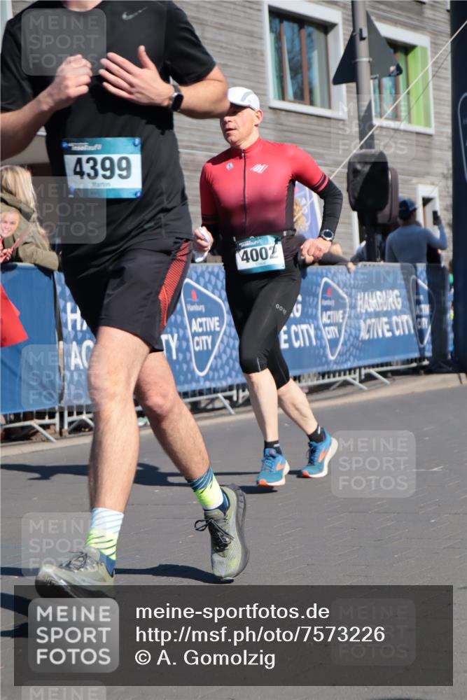 06.04.2025 - 44. Internationalen Wilhelmsburger Insellauf A. Gomolzig http://msf.ph/oto/7573226 06.04.2025 10:42:54 Ziel 3324, 4002, 4185, 4399, 4487 meine-sportfotos.de