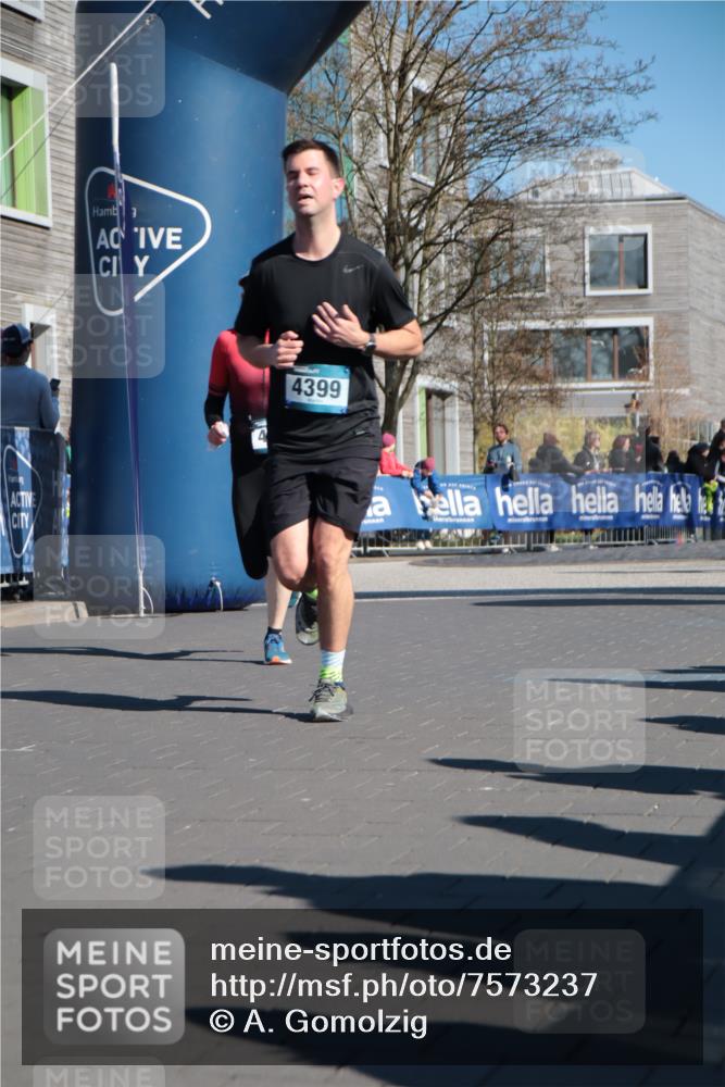 06.04.2025 - 44. Internationalen Wilhelmsburger Insellauf A. Gomolzig http://msf.ph/oto/7573237 06.04.2025 10:42:53 Ziel 3324, 4002, 4185, 4399, 4487 meine-sportfotos.de