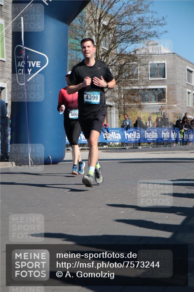 06.04.2025 - 44. Internationalen Wilhelmsburger Insellauf A. Gomolzig http://msf.ph/oto/7573244 06.04.2025 10:42:53 Ziel 3324, 4002, 4185, 4399, 4487 meine-sportfotos.de