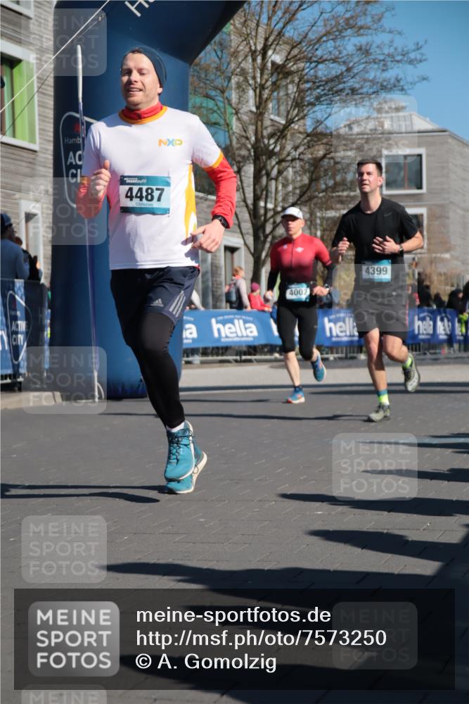 06.04.2025 - 44. Internationalen Wilhelmsburger Insellauf A. Gomolzig http://msf.ph/oto/7573250 06.04.2025 10:42:52 Ziel 3009, 3324, 4002, 4185, 4399, 4487 meine-sportfotos.de
