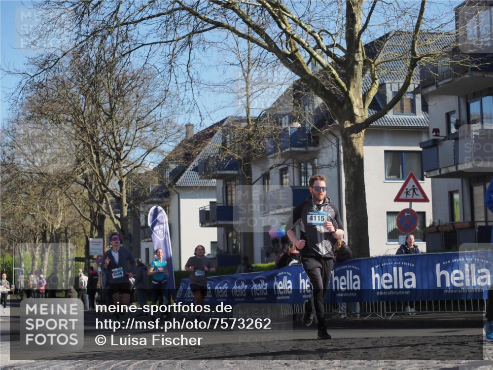 06.04.2025 - 44. Internationalen Wilhelmsburger Insellauf Luisa Fischer http://msf.ph/oto/7573262 06.04.2025 10:41:36 Ziel 4115, 4566, 3941 meine-sportfotos.de