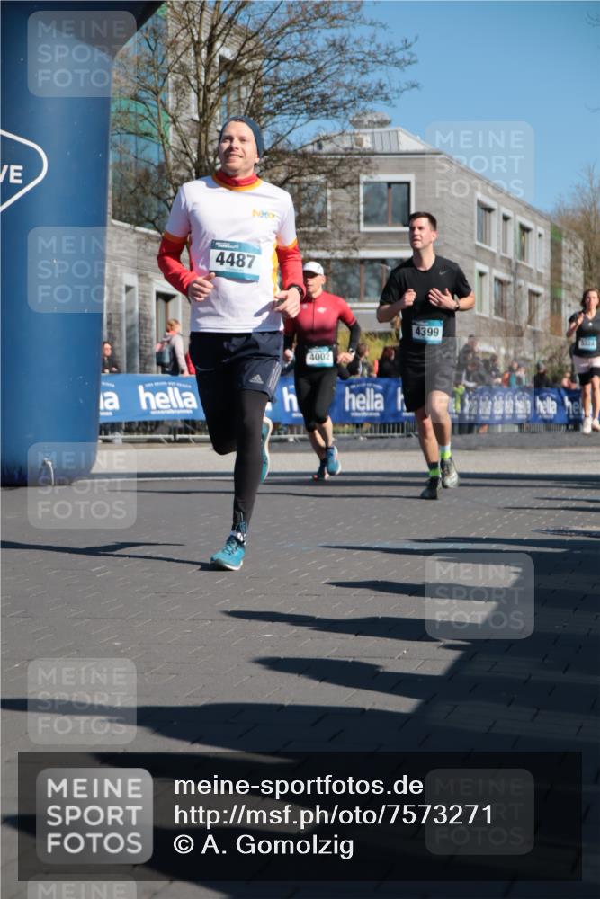 06.04.2025 - 44. Internationalen Wilhelmsburger Insellauf A. Gomolzig http://msf.ph/oto/7573271 06.04.2025 10:42:51 Ziel 3009, 3324, 4002, 4185, 4399, 4487, 4506 meine-sportfotos.de