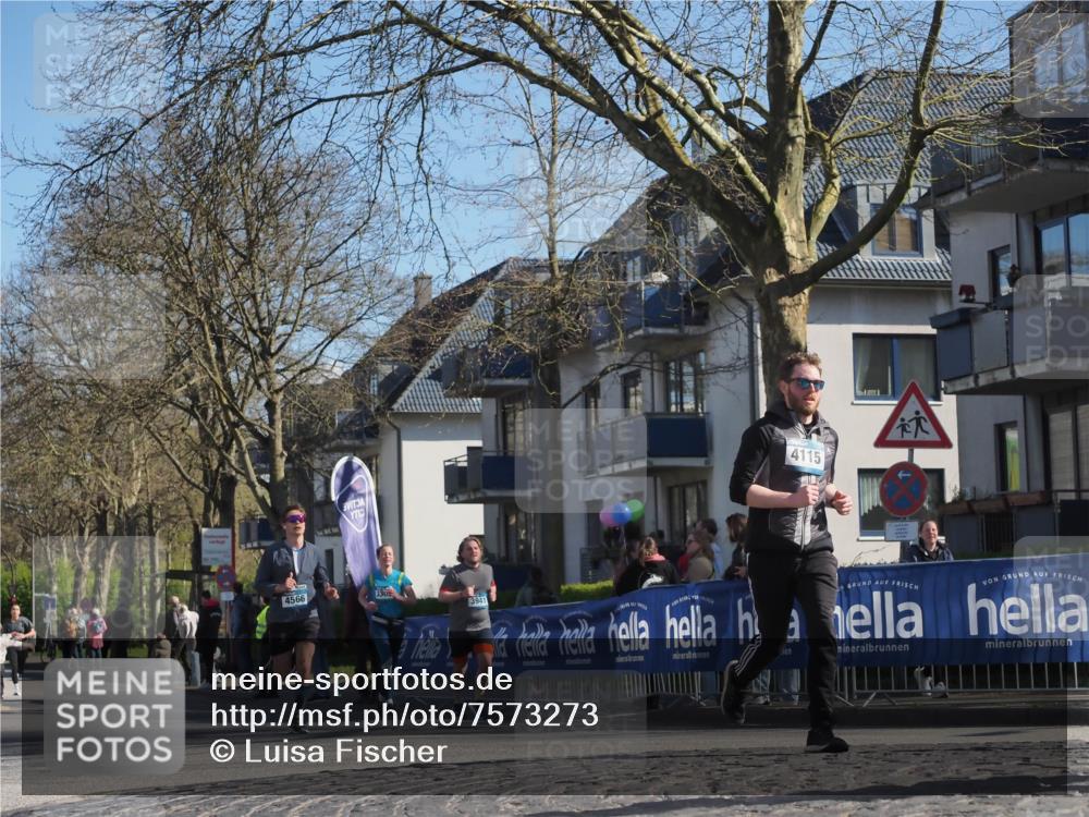 06.04.2025 - 44. Internationalen Wilhelmsburger Insellauf Luisa Fischer http://msf.ph/oto/7573273 06.04.2025 10:41:36 Ziel 4566, 330, 3941, 4115 meine-sportfotos.de