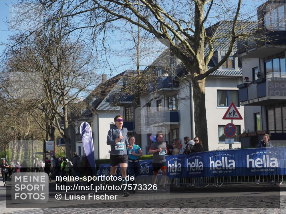 06.04.2025 - 44. Internationalen Wilhelmsburger Insellauf Luisa Fischer http://msf.ph/oto/7573326 06.04.2025 10:41:38 Ziel 4566, 330, 3941 meine-sportfotos.de