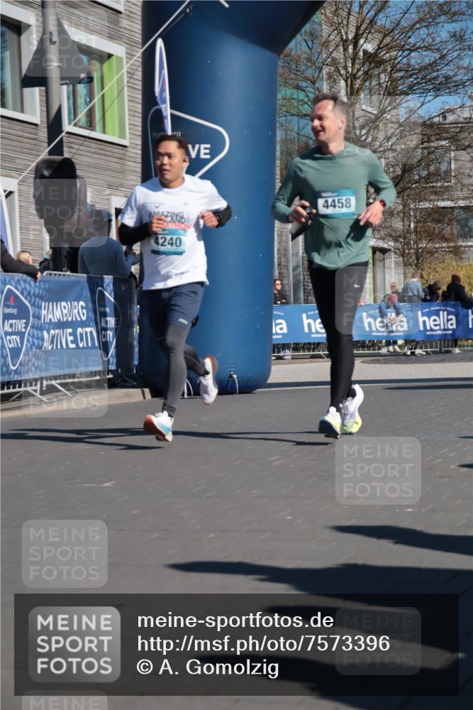 06.04.2025 - 44. Internationalen Wilhelmsburger Insellauf A. Gomolzig http://msf.ph/oto/7573396 06.04.2025 10:42:29 Ziel 3320, 3503, 3903, 4240, 4297, 4458 meine-sportfotos.de