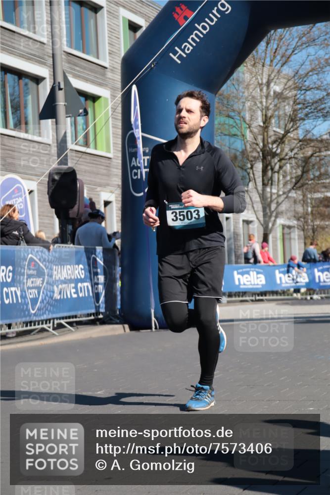 06.04.2025 - 44. Internationalen Wilhelmsburger Insellauf A. Gomolzig http://msf.ph/oto/7573406 06.04.2025 10:42:26 Ziel 3503, 3903, 4240, 4458 meine-sportfotos.de
