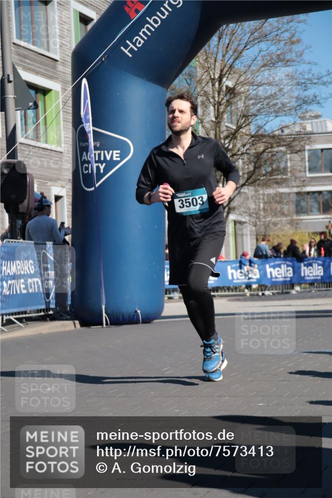 06.04.2025 - 44. Internationalen Wilhelmsburger Insellauf A. Gomolzig http://msf.ph/oto/7573413 06.04.2025 10:42:26 Ziel 3503, 3903, 4240, 4458 meine-sportfotos.de