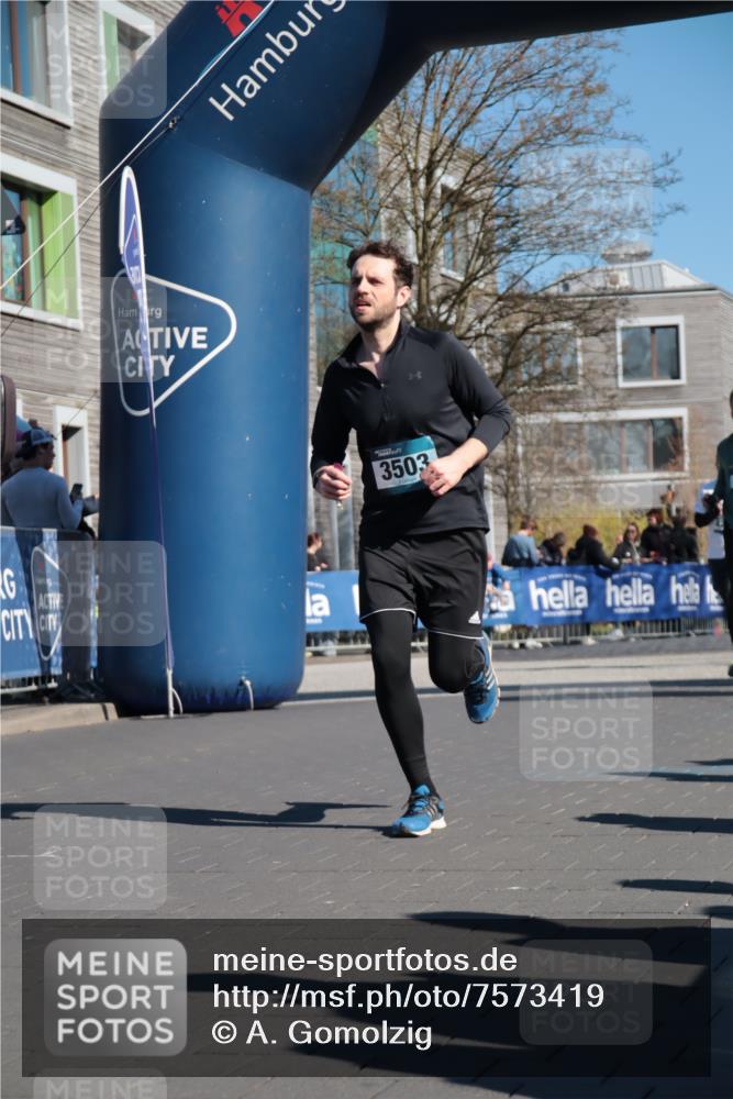 06.04.2025 - 44. Internationalen Wilhelmsburger Insellauf A. Gomolzig http://msf.ph/oto/7573419 06.04.2025 10:42:26 Ziel 3503, 3903, 4240, 4458 meine-sportfotos.de