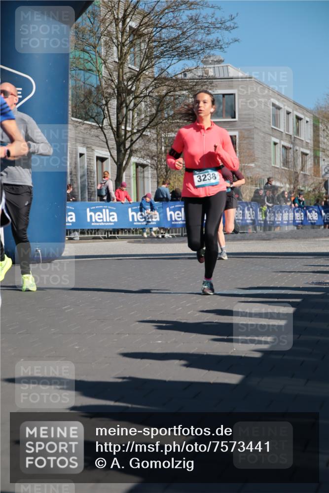 06.04.2025 - 44. Internationalen Wilhelmsburger Insellauf A. Gomolzig http://msf.ph/oto/7573441 06.04.2025 10:42:16 Ziel 3238, 3478, 3629, 3692, 3751, 3761, 4130, 4350, 4581, 5065 meine-sportfotos.de