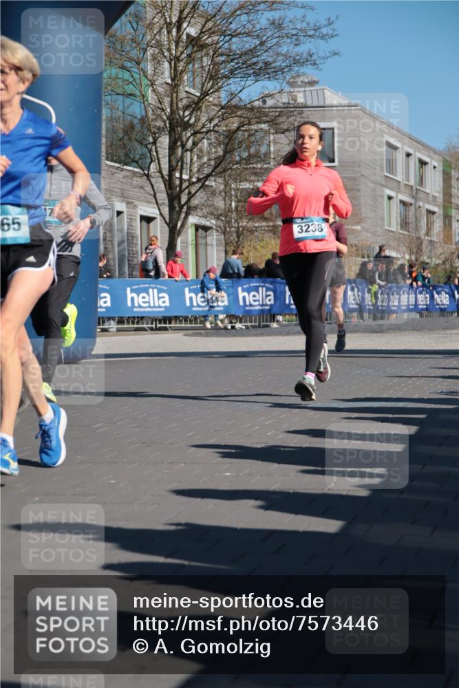 06.04.2025 - 44. Internationalen Wilhelmsburger Insellauf A. Gomolzig http://msf.ph/oto/7573446 06.04.2025 10:42:16 Ziel 3238, 3478, 3629, 3692, 3751, 3761, 4130, 4350, 4581, 5065 meine-sportfotos.de