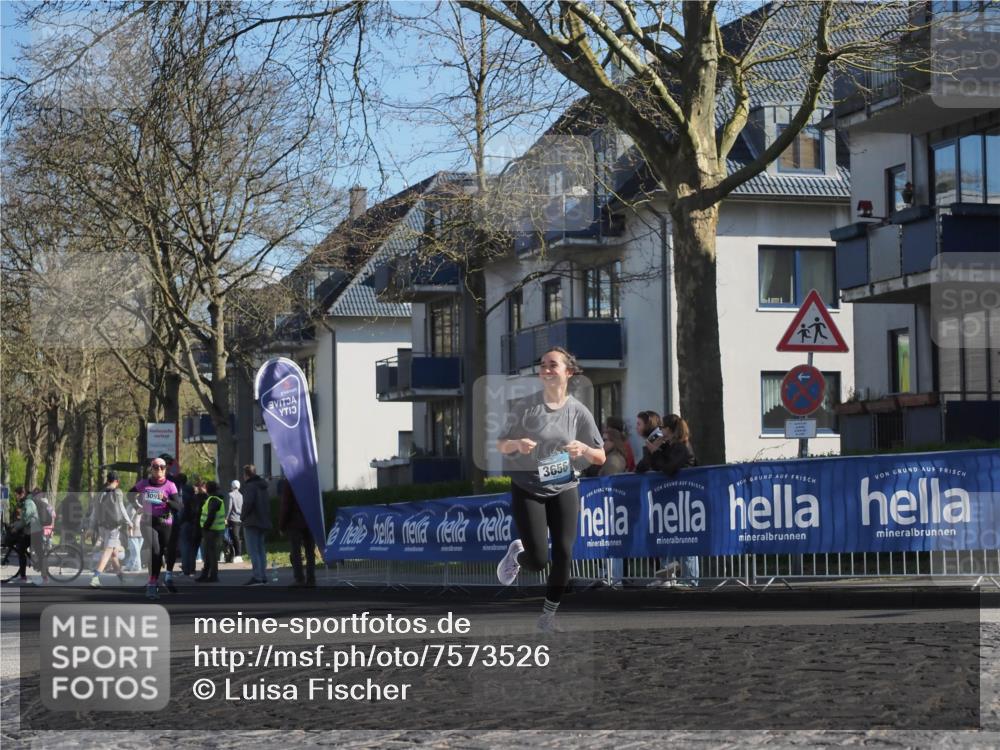 06.04.2025 - 44. Internationalen Wilhelmsburger Insellauf Luisa Fischer http://msf.ph/oto/7573526 06.04.2025 10:41:45 Ziel 309, 3656 meine-sportfotos.de