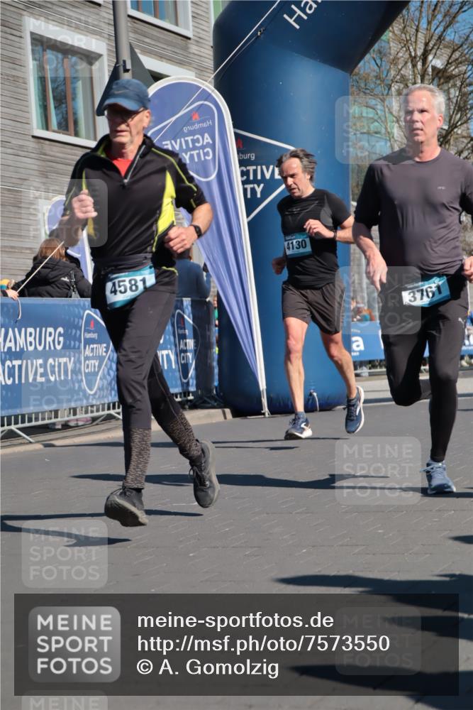 06.04.2025 - 44. Internationalen Wilhelmsburger Insellauf A. Gomolzig http://msf.ph/oto/7573550 06.04.2025 10:42:11 Ziel 3238, 3478, 3629, 3751, 3761, 4130, 4350, 4581, 5065, 5111 meine-sportfotos.de