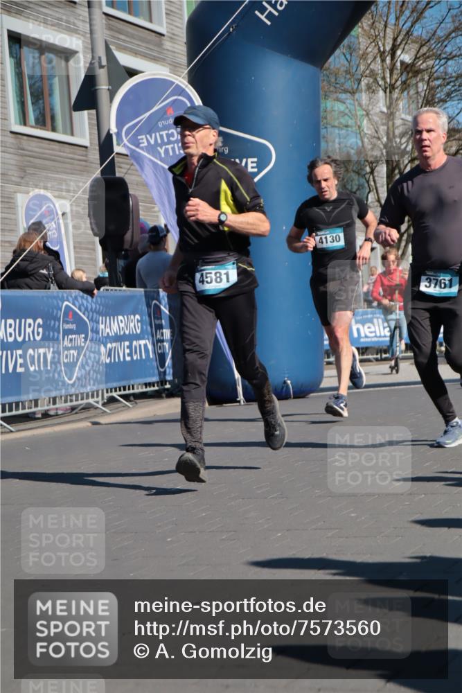 06.04.2025 - 44. Internationalen Wilhelmsburger Insellauf A. Gomolzig http://msf.ph/oto/7573560 06.04.2025 10:42:11 Ziel 3238, 3478, 3629, 3751, 3761, 4130, 4350, 4581, 5065, 5111 meine-sportfotos.de