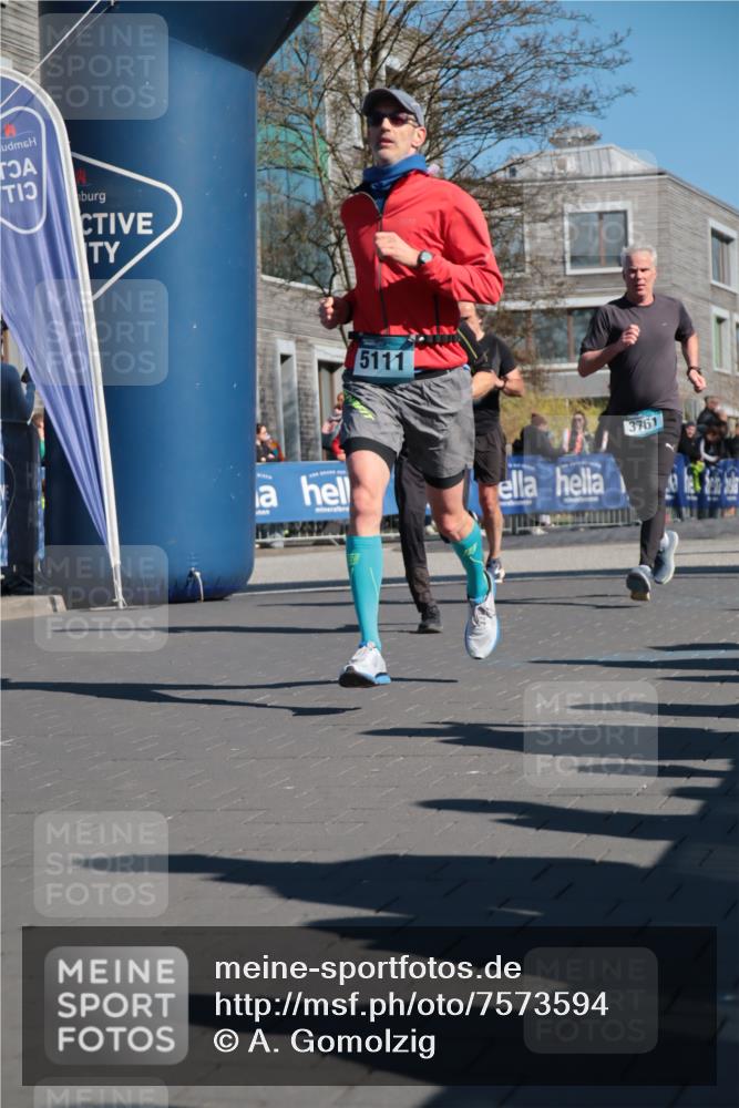 06.04.2025 - 44. Internationalen Wilhelmsburger Insellauf A. Gomolzig http://msf.ph/oto/7573594 06.04.2025 10:42:10 Ziel 3751, 3761, 4130, 4350, 4366, 4581, 5111 meine-sportfotos.de