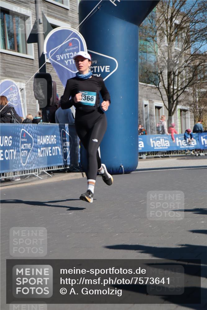 06.04.2025 - 44. Internationalen Wilhelmsburger Insellauf A. Gomolzig http://msf.ph/oto/7573641 06.04.2025 10:42:05 Ziel 3093, 3744, 3761, 4366, 4581, 5111 meine-sportfotos.de