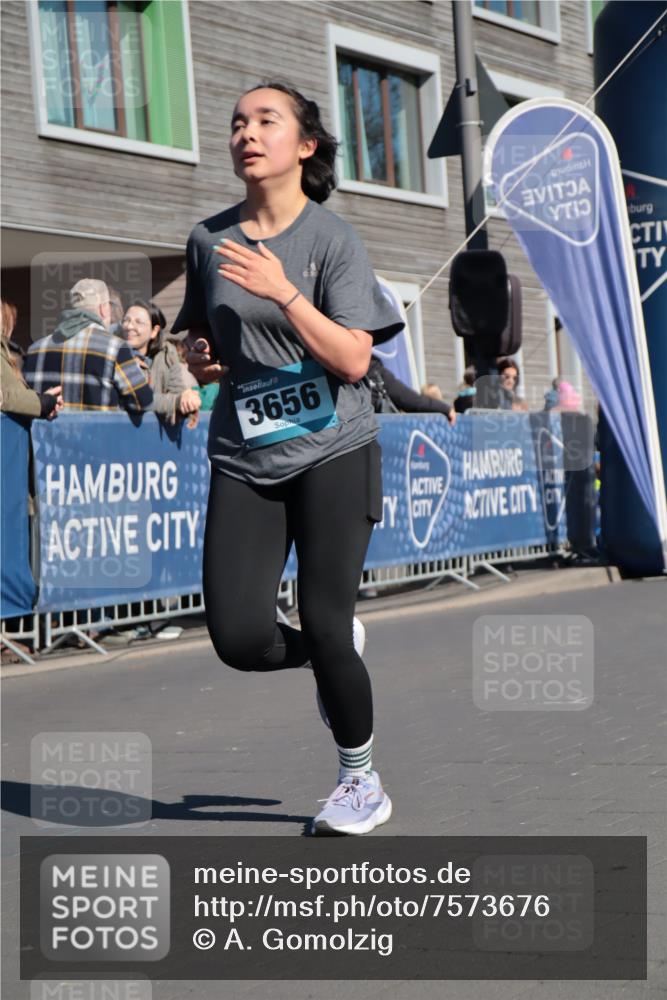 06.04.2025 - 44. Internationalen Wilhelmsburger Insellauf A. Gomolzig http://msf.ph/oto/7573676 06.04.2025 10:41:55 Ziel 3093, 3308, 3656, 3744, 3941 meine-sportfotos.de