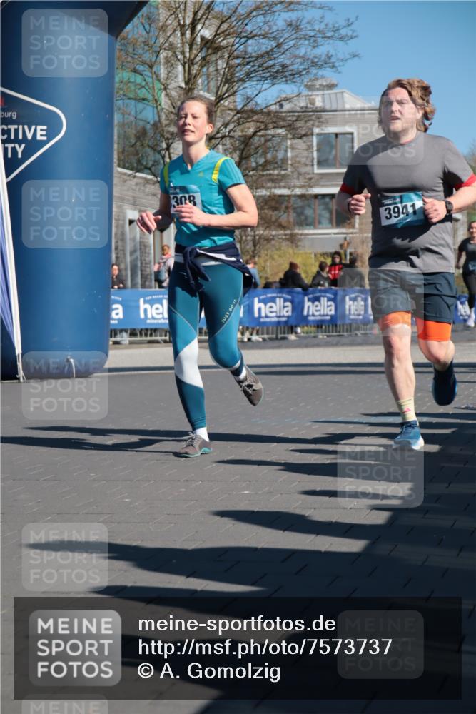 06.04.2025 - 44. Internationalen Wilhelmsburger Insellauf A. Gomolzig http://msf.ph/oto/7573737 06.04.2025 10:41:49 Ziel 3308, 3446, 3656, 3830, 3890, 3941, 4115, 4566 meine-sportfotos.de