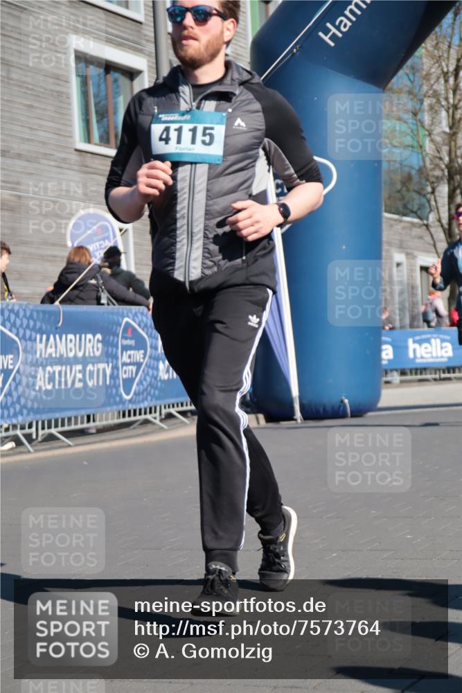06.04.2025 - 44. Internationalen Wilhelmsburger Insellauf A. Gomolzig http://msf.ph/oto/7573764 06.04.2025 10:41:46 Ziel 3308, 3446, 3830, 3890, 3941, 4115, 4412, 4566, 4607 meine-sportfotos.de
