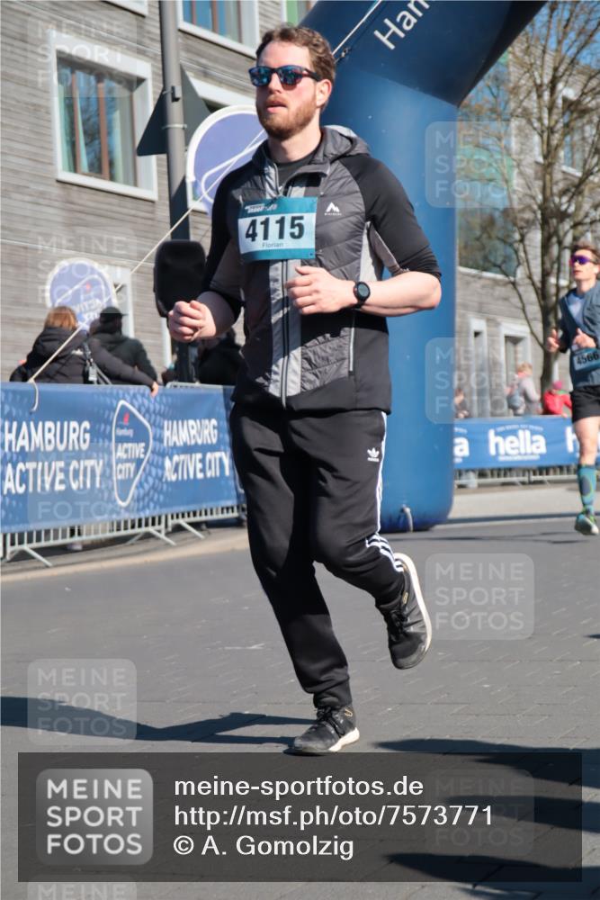 06.04.2025 - 44. Internationalen Wilhelmsburger Insellauf A. Gomolzig http://msf.ph/oto/7573771 06.04.2025 10:41:45 Ziel 3308, 3446, 3830, 3890, 3891, 3941, 4115, 4412, 4566, 4607 meine-sportfotos.de