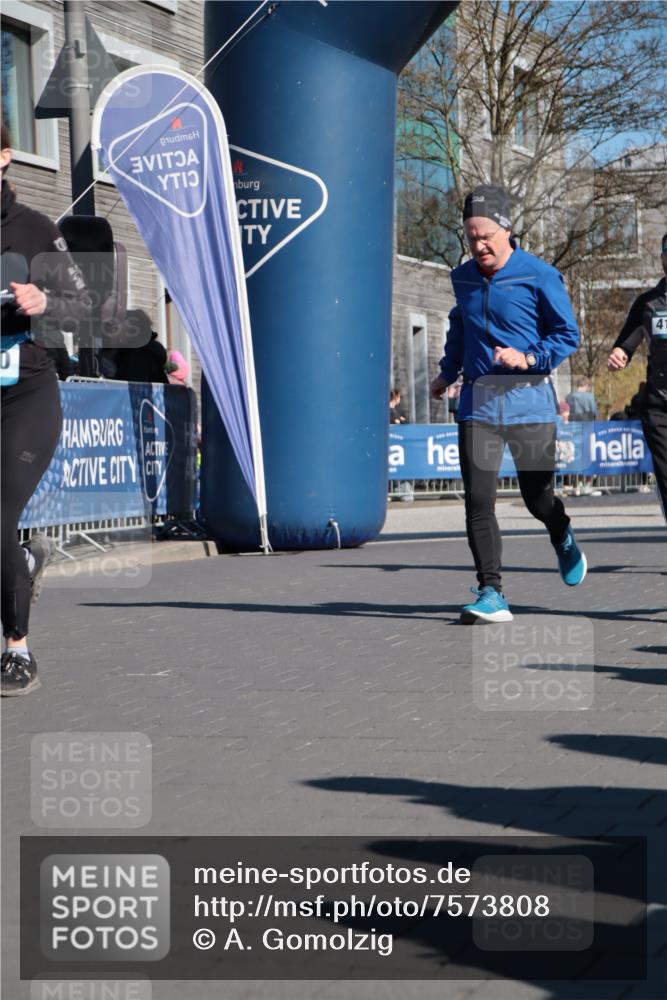 06.04.2025 - 44. Internationalen Wilhelmsburger Insellauf A. Gomolzig http://msf.ph/oto/7573808 06.04.2025 10:41:43 Ziel 3017, 3446, 3830, 3890, 3891, 4115, 4412, 4566, 4607 meine-sportfotos.de