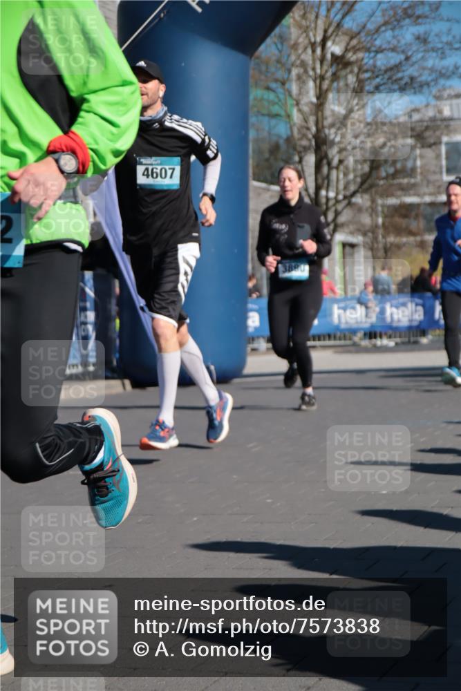 06.04.2025 - 44. Internationalen Wilhelmsburger Insellauf A. Gomolzig http://msf.ph/oto/7573838 06.04.2025 10:41:42 Ziel 3017, 3432, 3446, 3830, 3890, 3891, 4115, 4412, 4566, 4607 meine-sportfotos.de