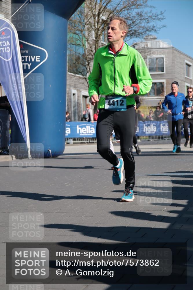 06.04.2025 - 44. Internationalen Wilhelmsburger Insellauf A. Gomolzig http://msf.ph/oto/7573862 06.04.2025 10:41:41 Ziel 3017, 3432, 3446, 3830, 3890, 3891, 4115, 4412, 4607 meine-sportfotos.de