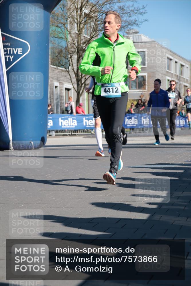 06.04.2025 - 44. Internationalen Wilhelmsburger Insellauf A. Gomolzig http://msf.ph/oto/7573866 06.04.2025 10:41:41 Ziel 3017, 3432, 3446, 3830, 3890, 3891, 4115, 4412, 4607 meine-sportfotos.de