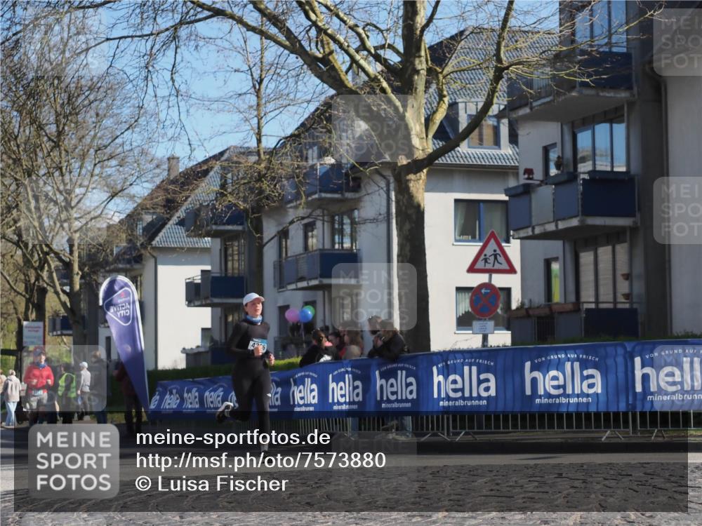 06.04.2025 - 44. Internationalen Wilhelmsburger Insellauf Luisa Fischer http://msf.ph/oto/7573880 06.04.2025 10:41:56 Ziel 426 meine-sportfotos.de