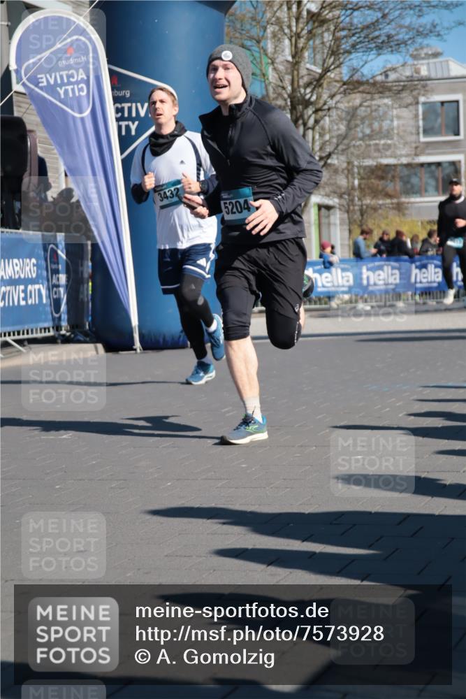 06.04.2025 - 44. Internationalen Wilhelmsburger Insellauf A. Gomolzig http://msf.ph/oto/7573928 06.04.2025 10:41:35 Ziel 3017, 3104, 3255, 3432, 3891, 3975, 4412, 5204 meine-sportfotos.de