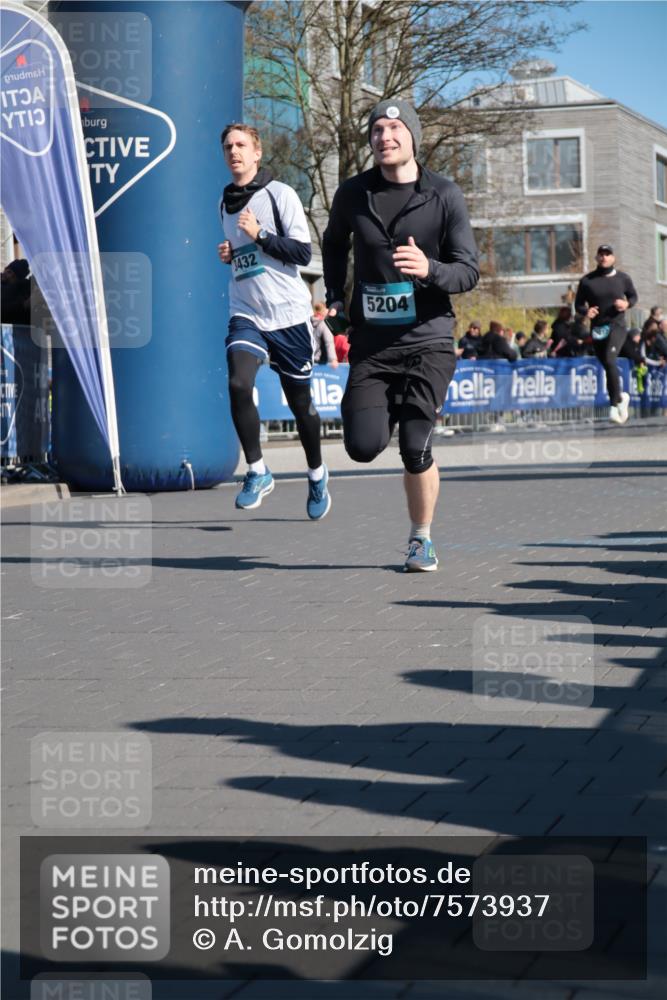 06.04.2025 - 44. Internationalen Wilhelmsburger Insellauf A. Gomolzig http://msf.ph/oto/7573937 06.04.2025 10:41:35 Ziel 3017, 3104, 3255, 3432, 3891, 3975, 4412, 5204 meine-sportfotos.de