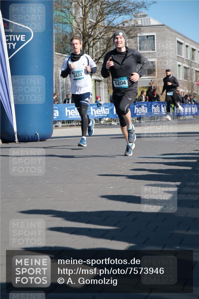 06.04.2025 - 44. Internationalen Wilhelmsburger Insellauf A. Gomolzig http://msf.ph/oto/7573946 06.04.2025 10:41:35 Ziel 3017, 3104, 3255, 3432, 3891, 3975, 4412, 5204 meine-sportfotos.de
