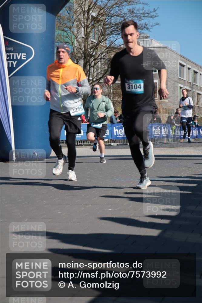 06.04.2025 - 44. Internationalen Wilhelmsburger Insellauf A. Gomolzig http://msf.ph/oto/7573992 06.04.2025 10:41:31 Ziel 3104, 3255, 3432, 3975, 5204 meine-sportfotos.de
