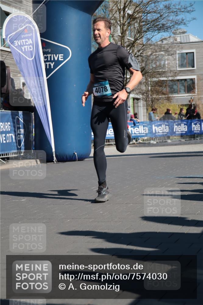 06.04.2025 - 44. Internationalen Wilhelmsburger Insellauf A. Gomolzig http://msf.ph/oto/7574030 06.04.2025 10:41:25 Ziel 3104, 3208, 3960, 4078, 4554, 4586 meine-sportfotos.de