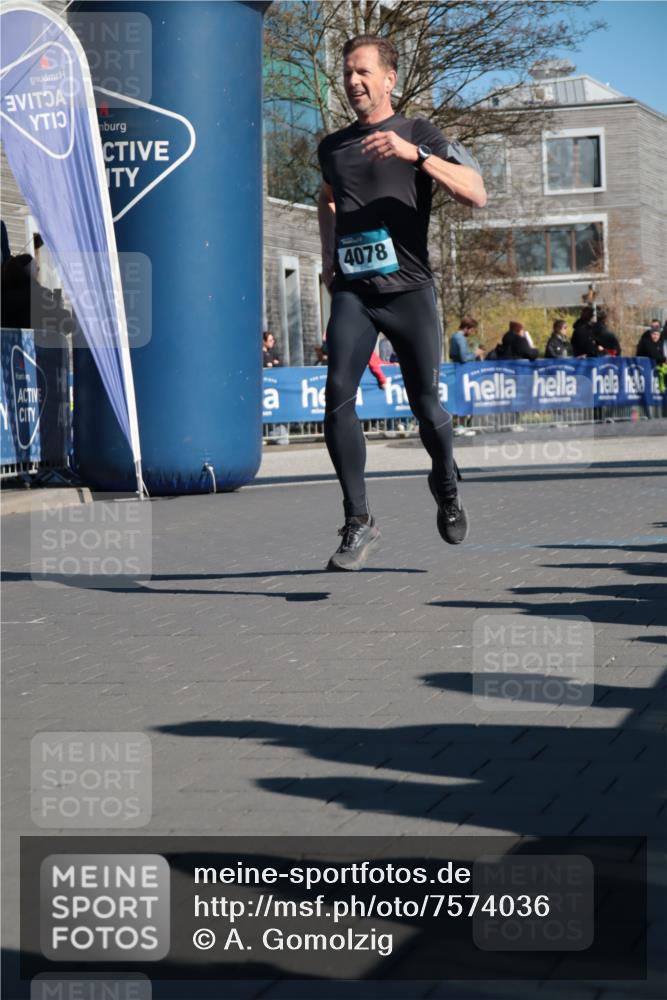 06.04.2025 - 44. Internationalen Wilhelmsburger Insellauf A. Gomolzig http://msf.ph/oto/7574036 06.04.2025 10:41:25 Ziel 3104, 3208, 3960, 4078, 4554, 4586 meine-sportfotos.de