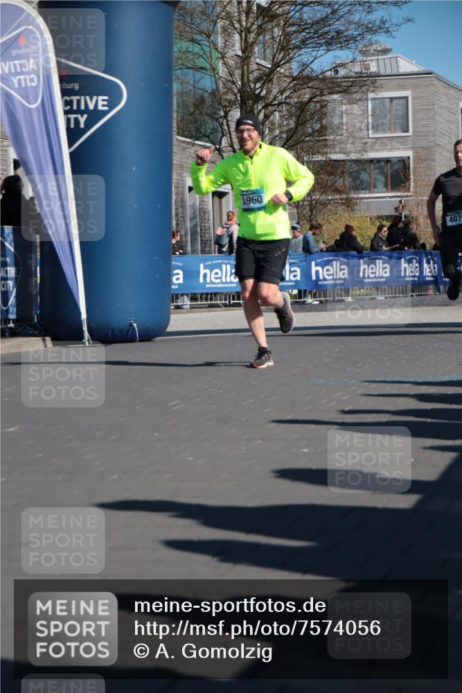06.04.2025 - 44. Internationalen Wilhelmsburger Insellauf A. Gomolzig http://msf.ph/oto/7574056 06.04.2025 10:41:24 Ziel 3208, 3960, 4078, 4554, 4586 meine-sportfotos.de