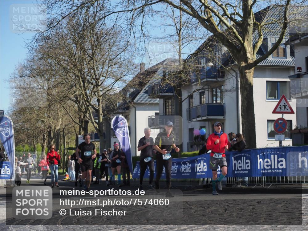 06.04.2025 - 44. Internationalen Wilhelmsburger Insellauf Luisa Fischer http://msf.ph/oto/7574060 06.04.2025 10:42:01 Ziel 4130, 435, 3761, 458, 5111 meine-sportfotos.de