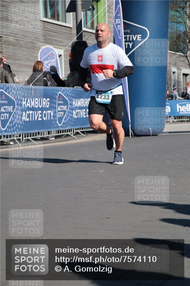 06.04.2025 - 44. Internationalen Wilhelmsburger Insellauf A. Gomolzig http://msf.ph/oto/7574110 06.04.2025 10:41:16 Ziel 4069, 4111, 4233, 4499, 4554, 4586 meine-sportfotos.de