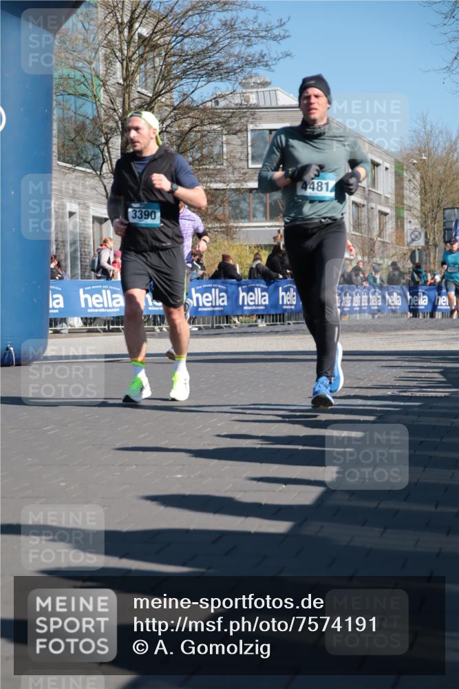 06.04.2025 - 44. Internationalen Wilhelmsburger Insellauf A. Gomolzig http://msf.ph/oto/7574191 06.04.2025 10:41:05 Ziel 3390, 3505, 3635, 4011, 4241, 4481, 4499 meine-sportfotos.de