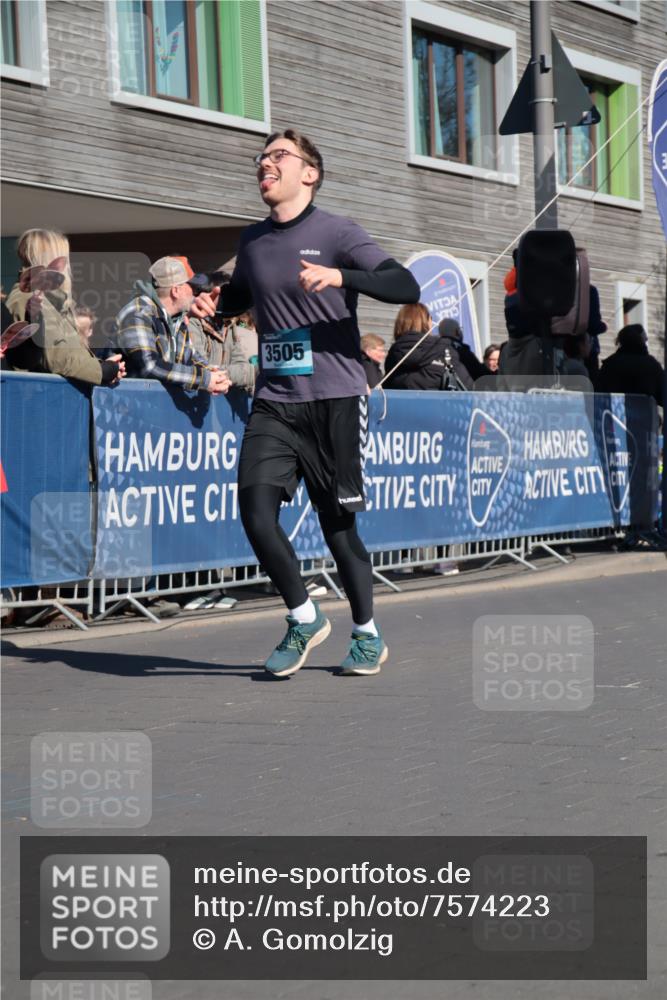 06.04.2025 - 44. Internationalen Wilhelmsburger Insellauf A. Gomolzig http://msf.ph/oto/7574223 06.04.2025 10:41:01 Ziel 3390, 3505, 3635, 4011, 4241, 4481, 5132 meine-sportfotos.de