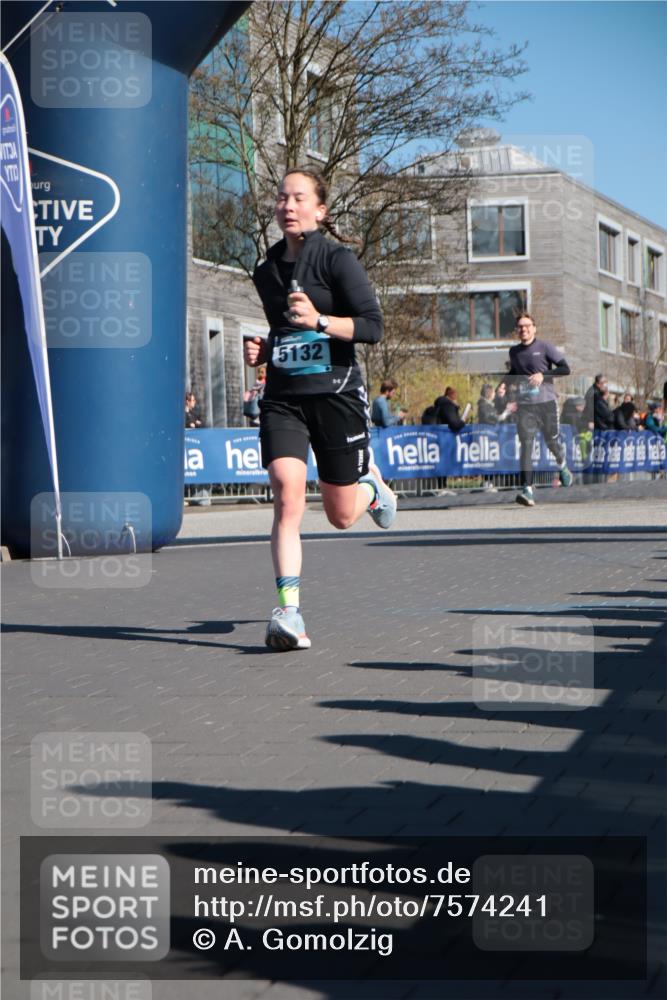 06.04.2025 - 44. Internationalen Wilhelmsburger Insellauf A. Gomolzig http://msf.ph/oto/7574241 06.04.2025 10:40:56 Ziel 3505, 4147, 4241, 4577, 5132 meine-sportfotos.de