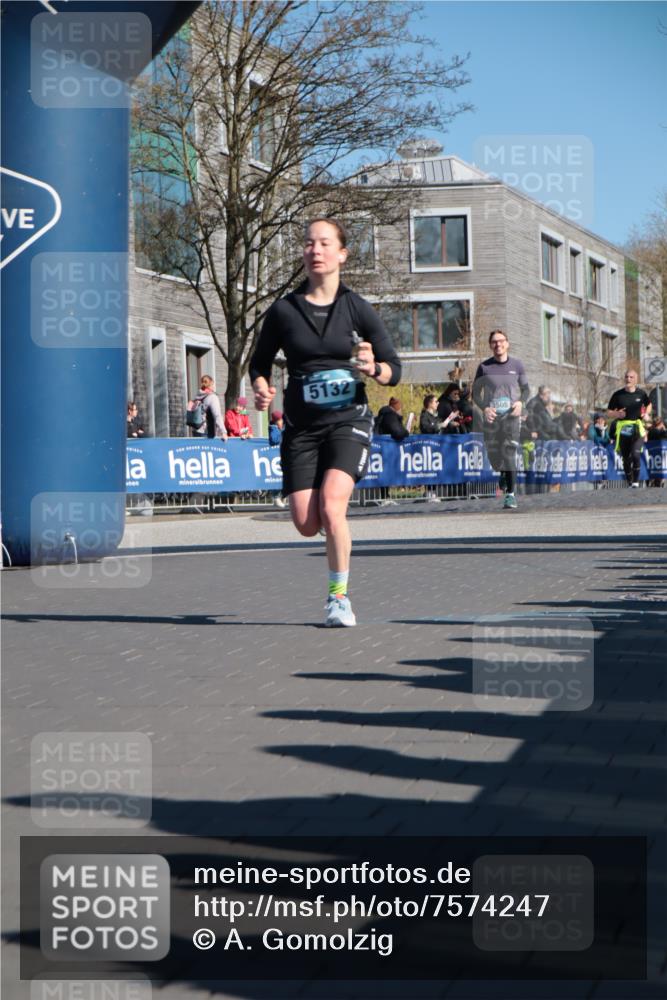 06.04.2025 - 44. Internationalen Wilhelmsburger Insellauf A. Gomolzig http://msf.ph/oto/7574247 06.04.2025 10:40:56 Ziel 3505, 4147, 4241, 4577, 5132 meine-sportfotos.de